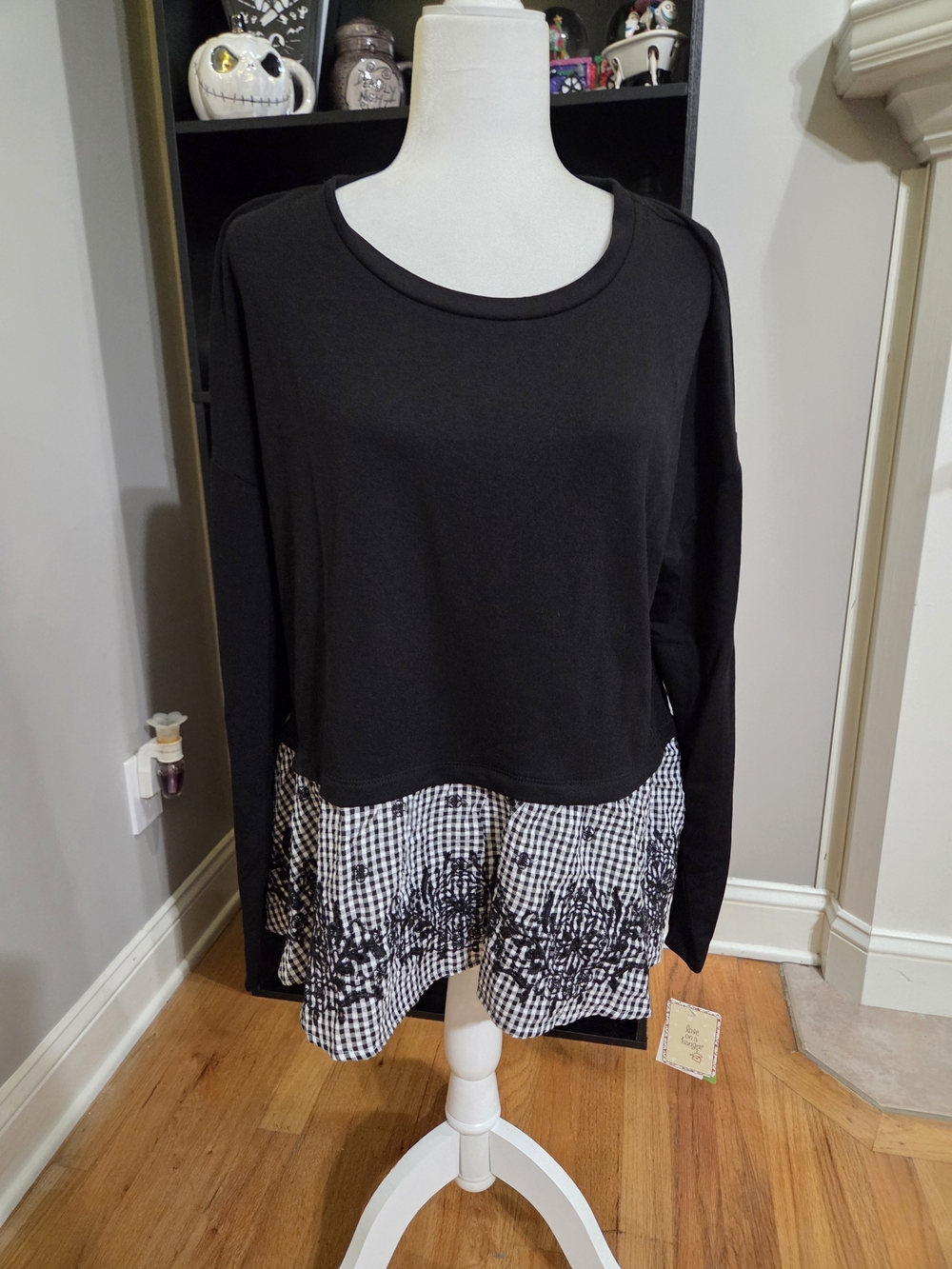 love on a hanger Black Long-Sleeve Tunic with Gingham Floral Hem